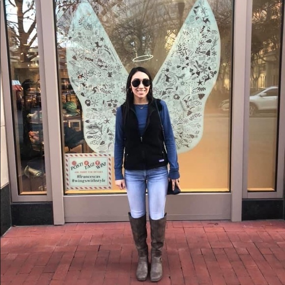 Meet your Posher, Jessica - Picture 2 of 3